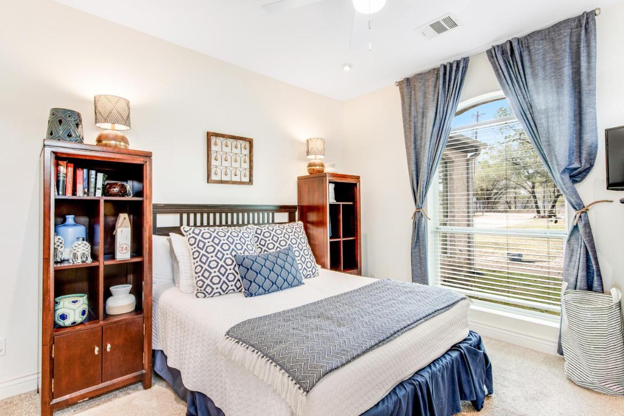 Вилла Cliff Side Oasis Spicewood Экстерьер фото