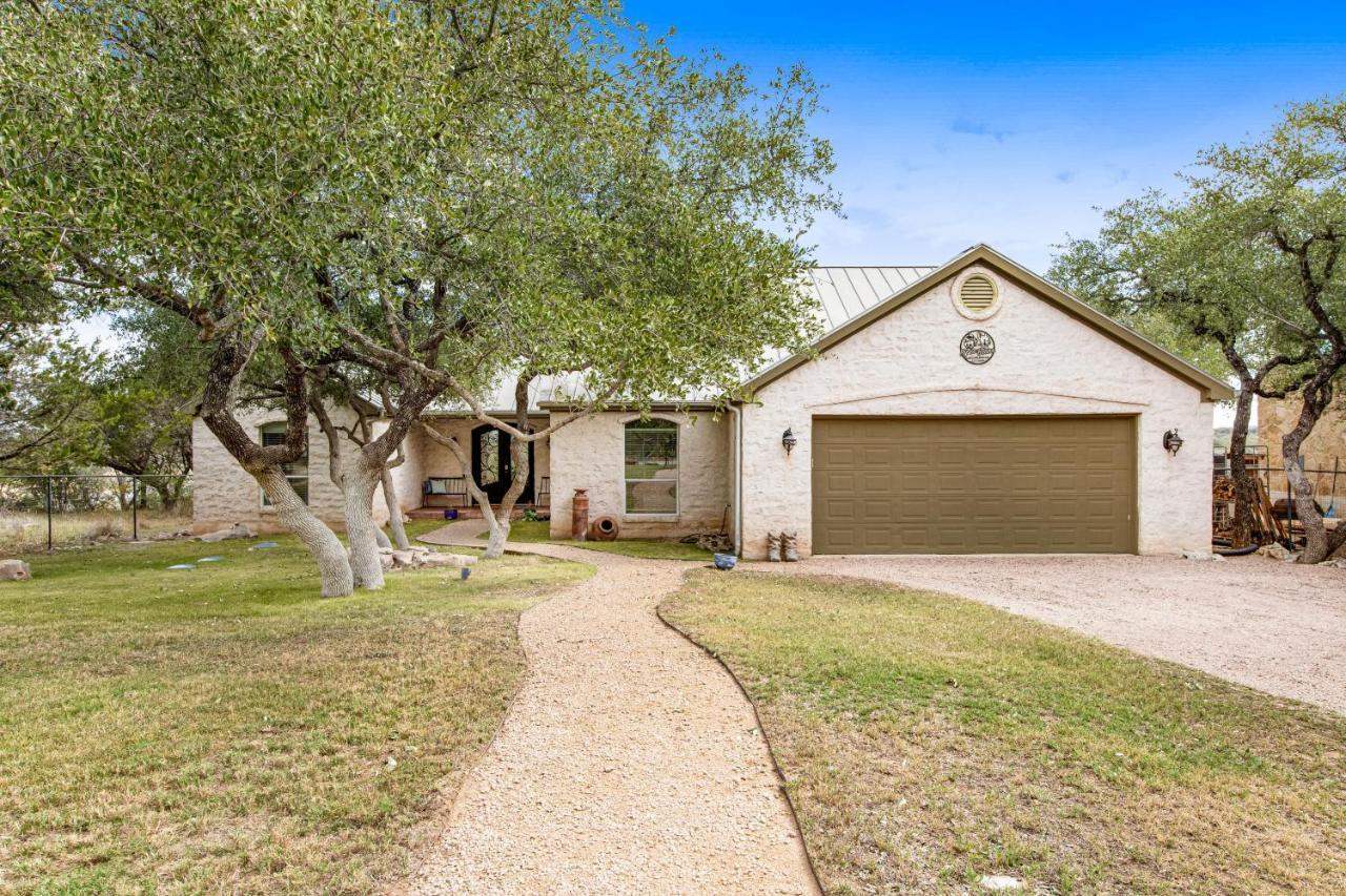 Вилла Cliff Side Oasis Spicewood Экстерьер фото
